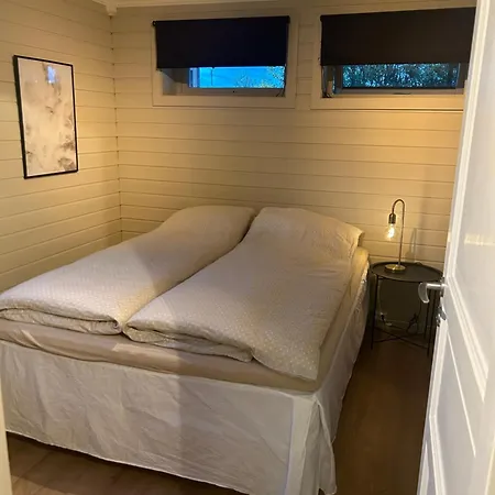Nyoppusset Sokkelleilighet Med Bra Bussforbindelser Apartmán
