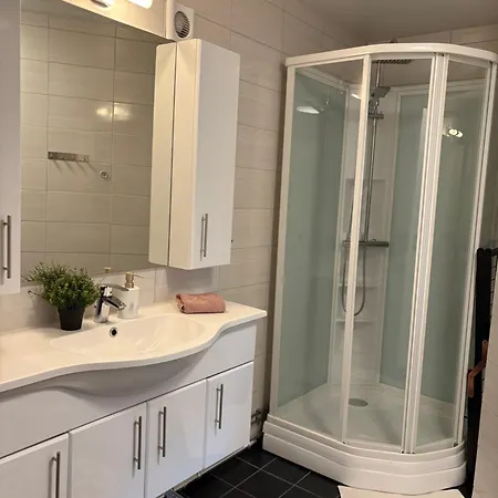 Nyoppusset Sokkelleilighet Med Bra Bussforbindelser Apartmán Kvaloysletta